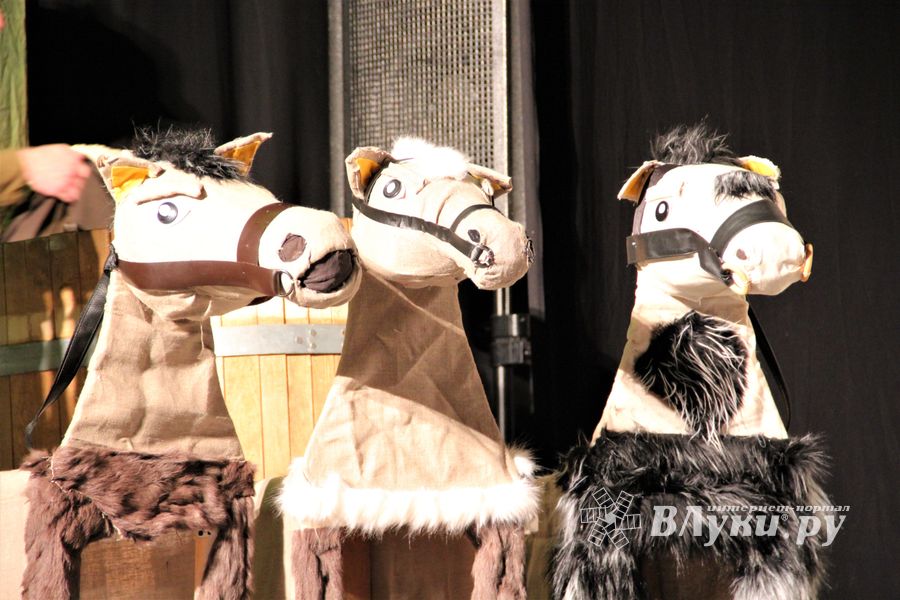 Кони стоят пьяные, хлопцы запряженные — в ГДК Ленина сыграли «Свадьбу в Малиновке» (ФОТО)