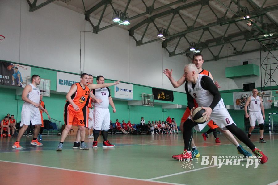 Великолучане — серебряные призеры межрегионального турнира ветеранов баскетбола (ФОТО)