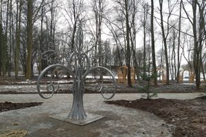 В парке «Петровский» появилась «Яблоня любви» (ФОТО)