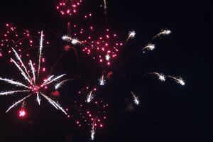 Праздничный концерт и салют в честь Дня Победы в Великих Луках (ФОТО)