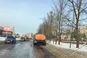 На Вокзальной чистят ливнёвки (ФОТО)