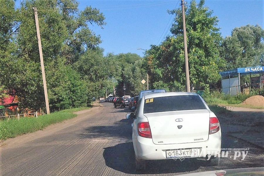 Фотофакт: Утренняя пробка в Великих Луках