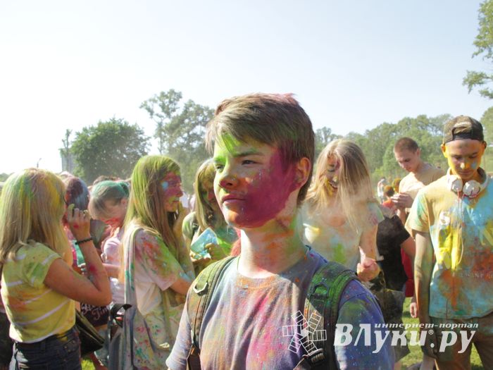 Яркие эмоции «ColorFest» в Великих Луках (ФОТО)