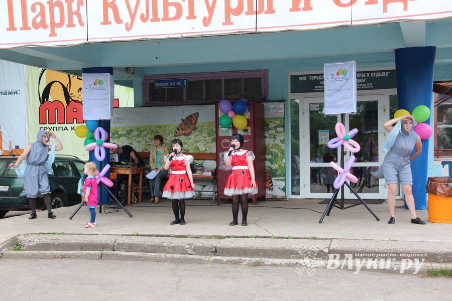 В Великих Луках чествовали близнецов (ФОТО)