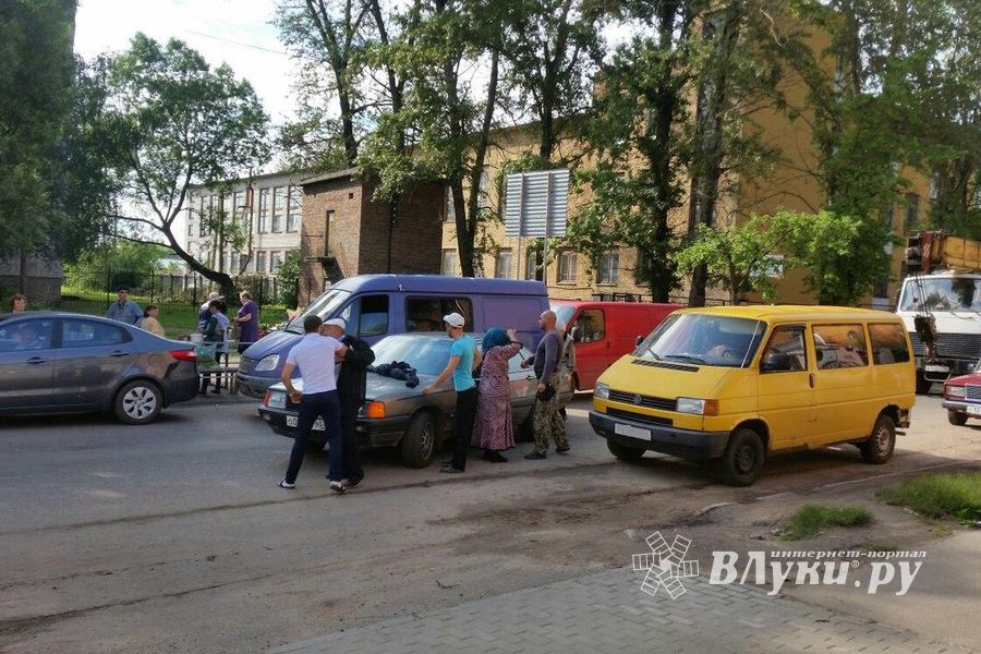 Цыганские разборки на Зверева в Великих Луках (ФОТО)