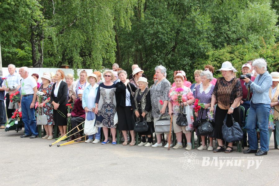 В Великих Луках проходит День памяти и скорби (ФОТО)
