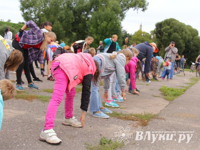 В Великих Луках прошёл Велопарад (ФОТО)