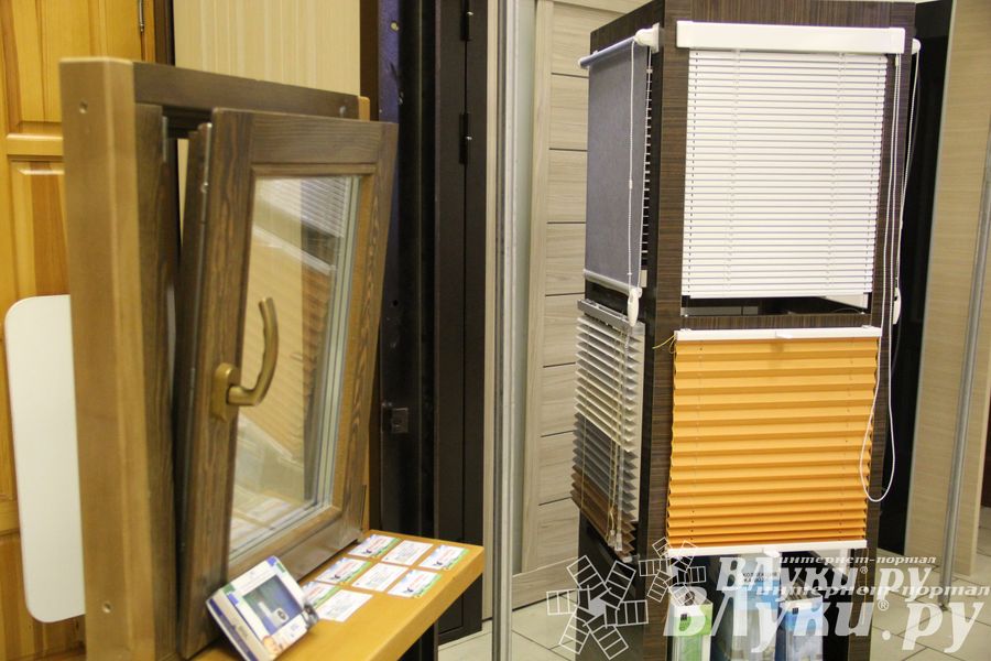 Универсальная выставка проходит в Великих Луках (фото)