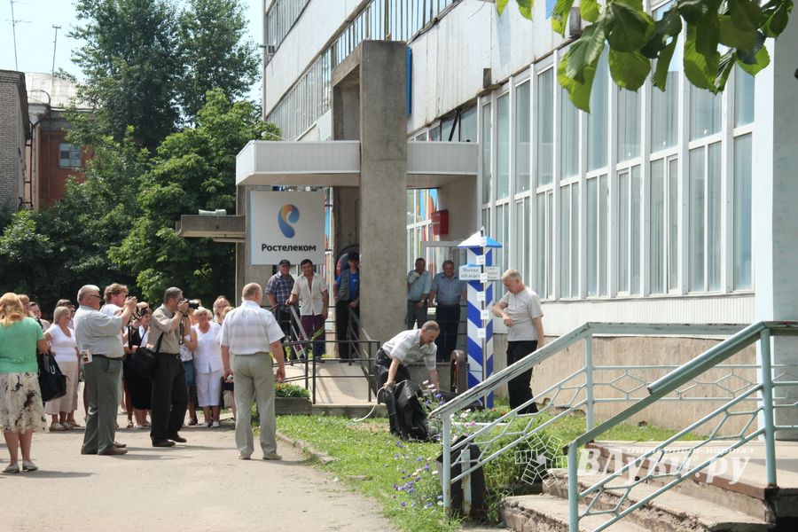 «Верстовой столб»  установлен у здания Главпочтамта на улице Зверева