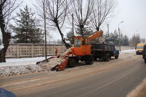 Улицы Великих Лук очищают от снега (ФОТО)