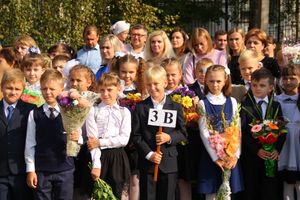 1 сентября в школах Великих Лук прошли Торжественные линейки (ФОТО)