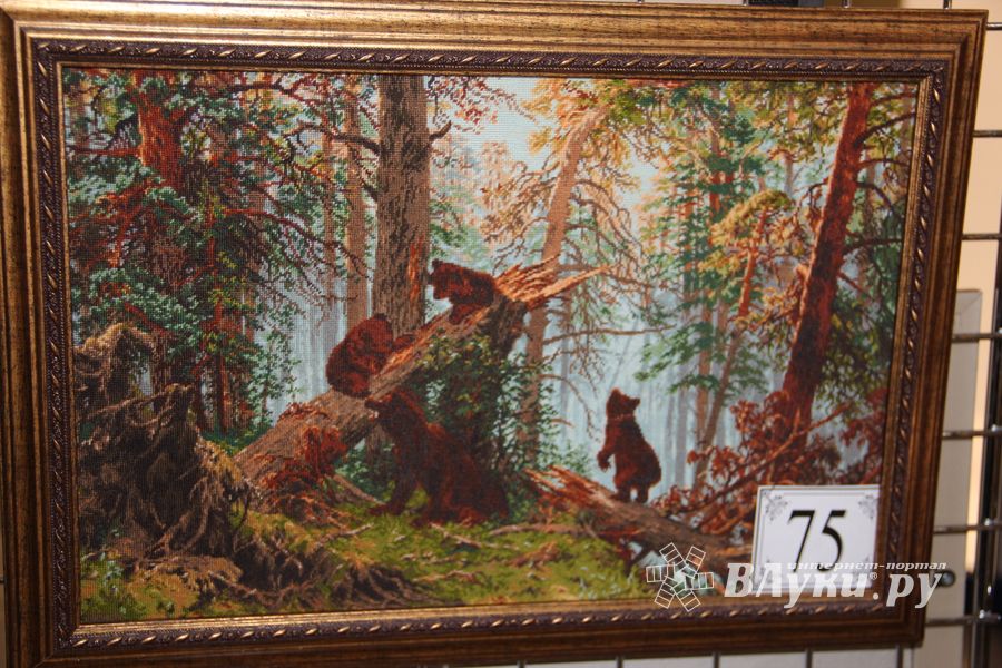 В Великих Луках прошел конкурс-выставка вышивки и бисера (ФОТО)