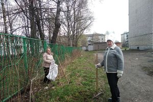 Воспитатели детского сада №16 вышли на субботник (ФОТО)