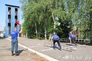 В Великих Луках прошли соревнования среди пожарных