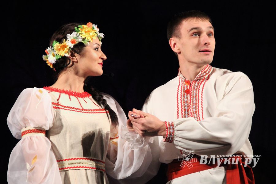 Кони стоят пьяные, хлопцы запряженные — в ГДК Ленина сыграли «Свадьбу в Малиновке» (ФОТО)