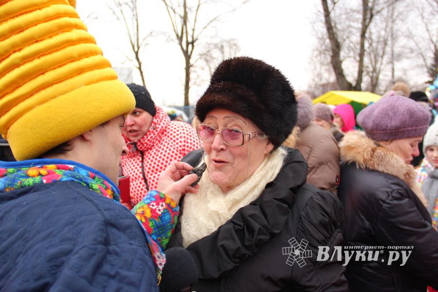 В Великих Луках сожгли Масленицу (фото)