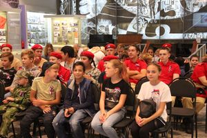 Великолучане отмечают День флага (ФОТО)