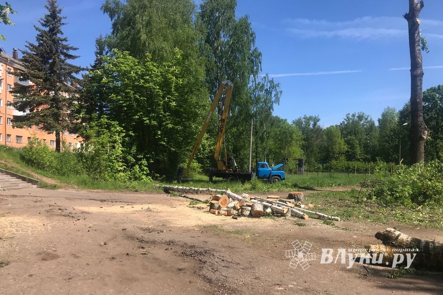 Очередной этап реконструкции парка в Великих Луках (ФОТО)