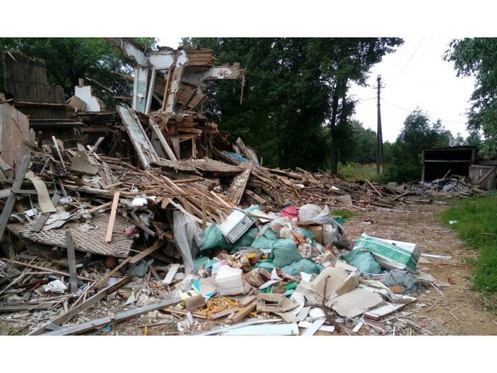 В Великих Луках снесенные дома превращаются в свалки (ФОТО)