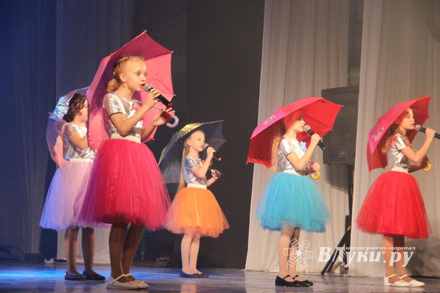 Юные артисты ГДК им. Ленина отметили «Мамин день» (ФОТО)