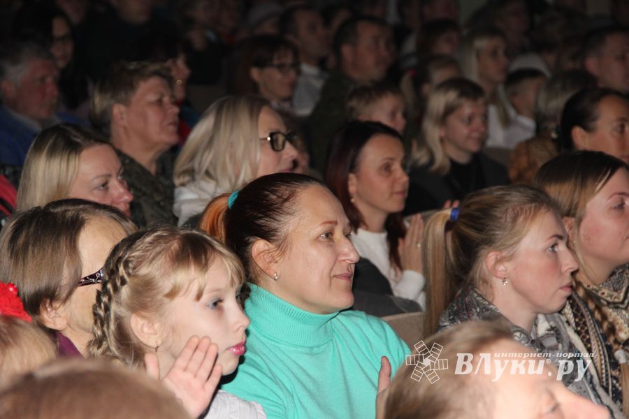 В ГДК им. Ленина прошёл концерт ко Дню матери (ФОТО)