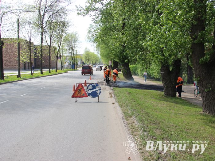 Вниманию автомобилистов-великолучан – дорожные работы (ФОТО)