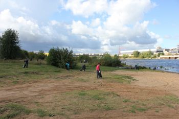 Псковские полицейские приняли участие во Всероссийском экологическом субботнике «Зеленая Россия» (фото)