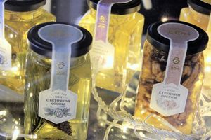 8 марта прекрасных дам приглашают в «Гости»  (ФОТО)