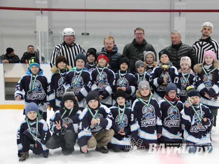 Детский турнир по хоккею прошел в Великих Луках (ФОТО)