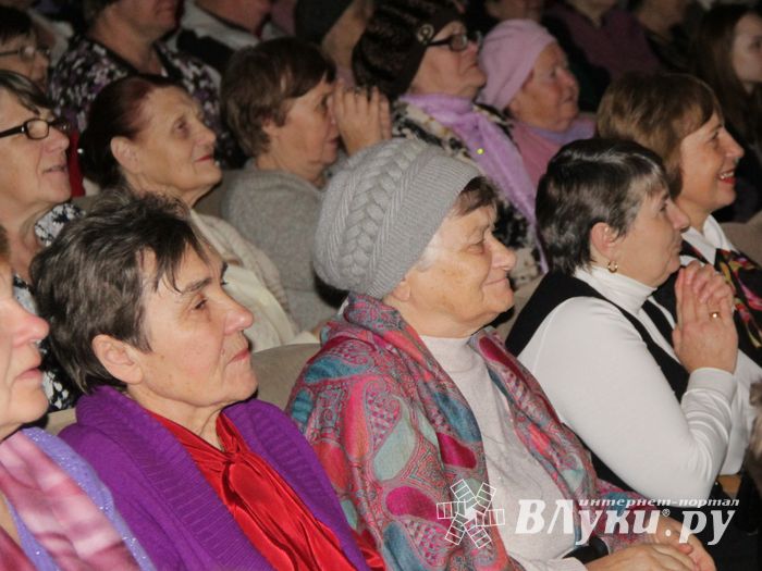 В Великих Луках играла гармонь (фото)