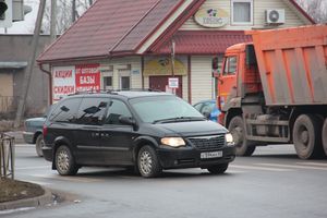 В Великих Луках не разъехались Жигули и Крайслер (ФОТО)