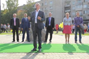 В Великих Луких благоустроили сквер на ул. Жукова (фото)