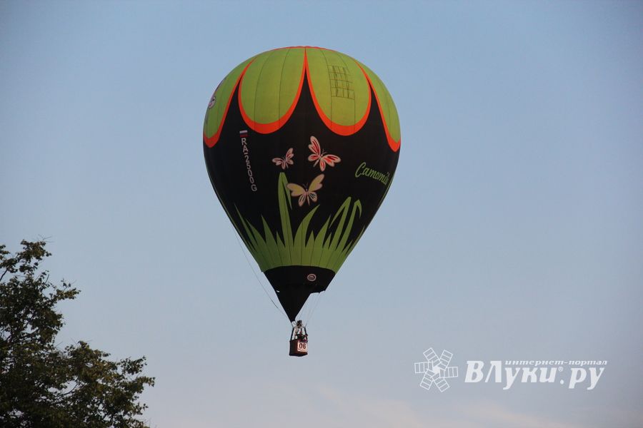 Аэростаты летают над городом (ФОТО)