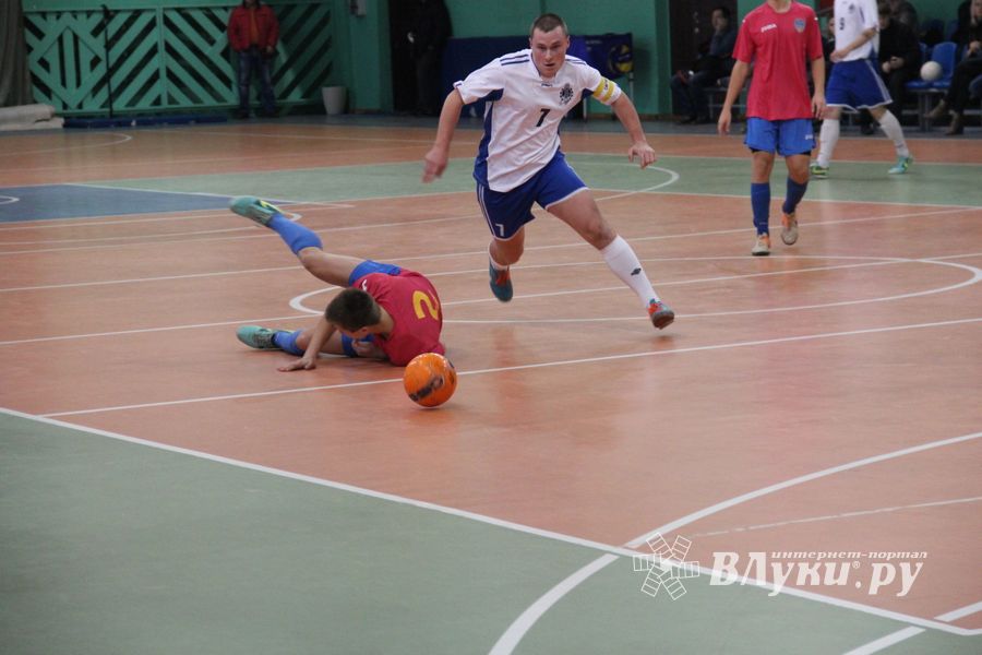 В Великих Луках продолжается Первенство города по мини-футболу (фото)