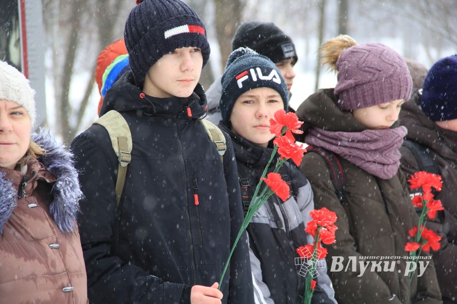В Аллее Героев в Великих Луках прошёл Торжественный митинг  (ФОТО)