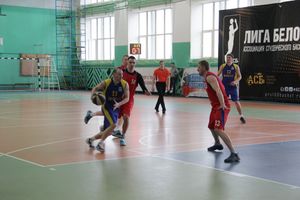 В Великих Луках прошел чемпионат по баскетболу