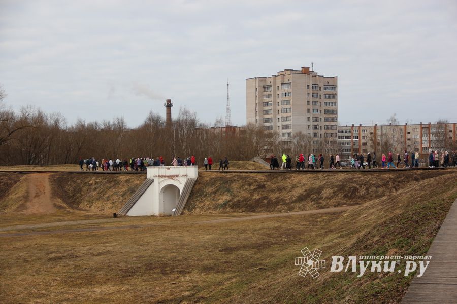 Великолучане присоединились к Всероссийской акции по ходьбе (ФОТО)