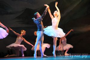 Московский театр «Корона Русского Балета» представил великолучанам балет «Лебединое озеро»