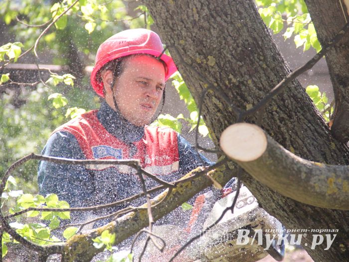 Авария устранена, движение по проспекту Гагарина возобновлено (ФОТО)