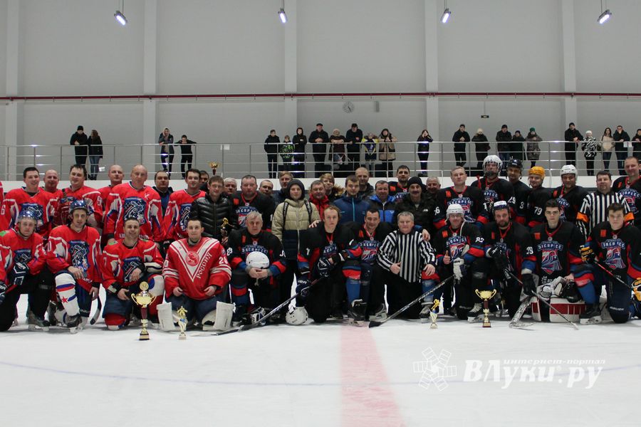 Памятный турнир по хоккею прошел в великолукском «Айсберге» (ФОТО)
