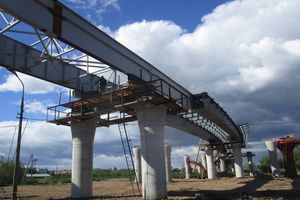 В Великих Луках продолжается строительство путепровода через железную дорогу (ФОТО)