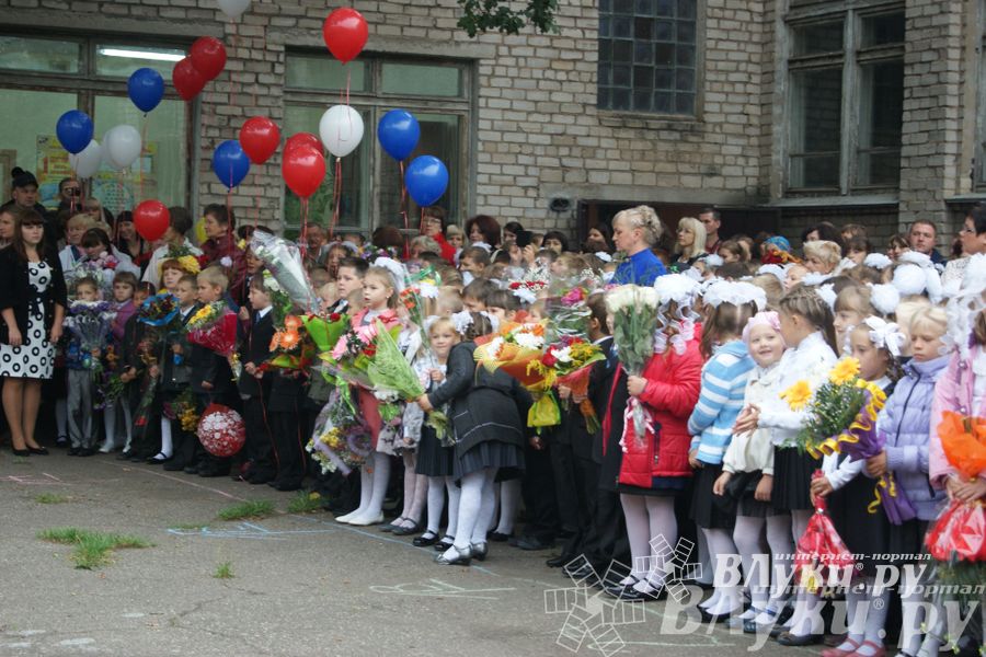 Школы города отметили 1 сентября (фото)