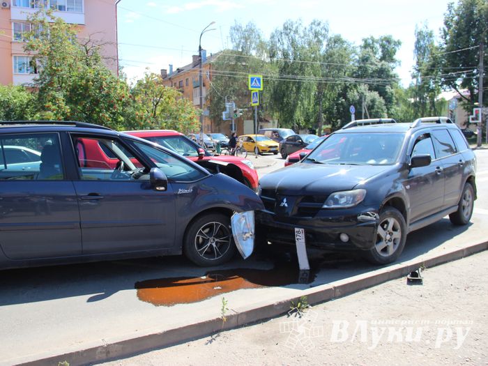 ДТП возле Смоленского рынка (ФОТО)