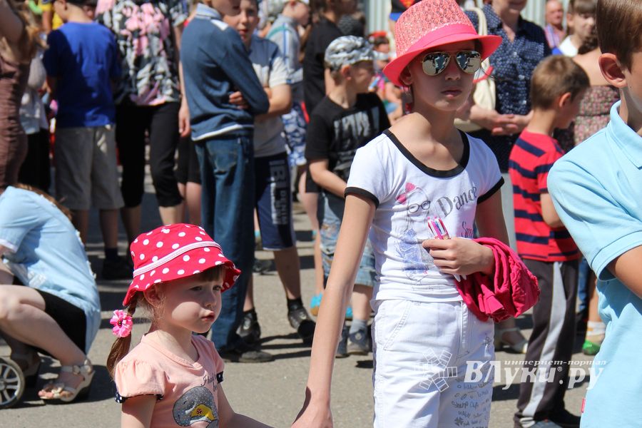 В Великих Луках отмечают День защиты детей 
