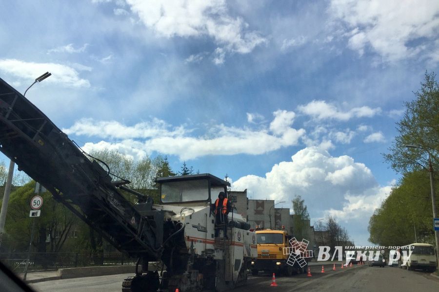 В Великих Луках ремонтирую дороги (ФОТО)