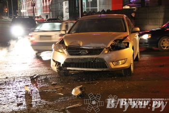 Утреннее ДТП на перекрестке пр-т Октябрьский — ул Л.Толстого (ФОТО)