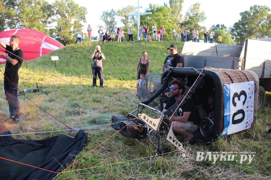 Сегодня вечером аэростаты плыли над городом (ФОТО)
