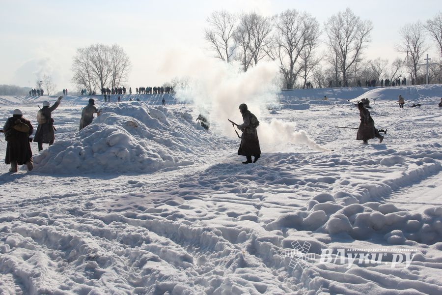 В Великих Луках реконструировали подвиг Александра Матросова (12+)(ФОТО)
