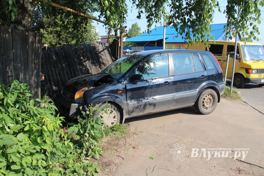 Ещё одно ДТП на Третьей Ударной Армии (ФОТО)