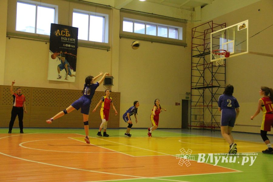 В Великих Луках финальные соревнования по баскетболу 11-й областной Спартакиады учащихся (ФОТО) (0+)